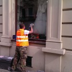 Polerowanie szklanej witryny sklepowej Kraków