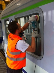 Usuwanie rys z szyb na koleii Warszawa